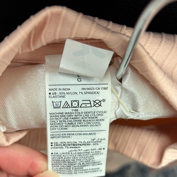 Old Navy Seamless Go Dry mockneck crop, large - Picture 5 of 11